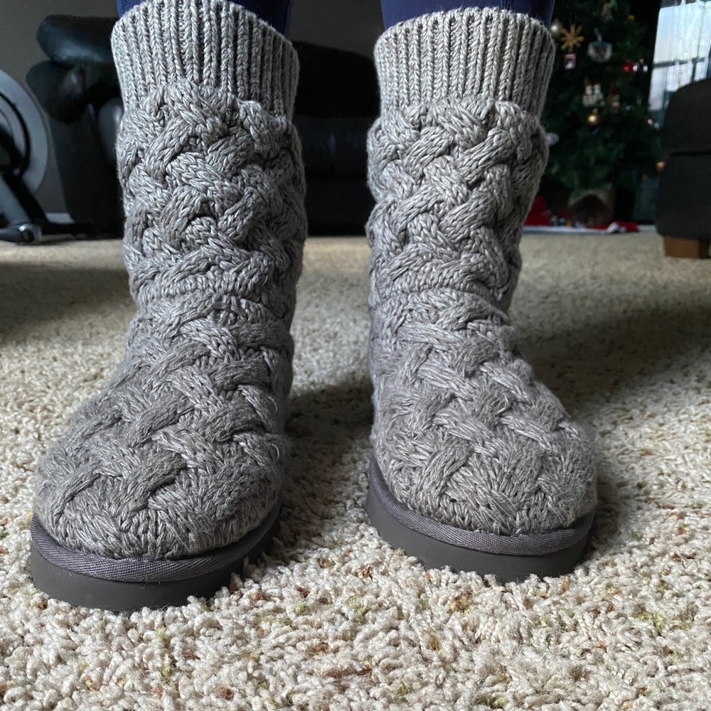 Grey isla knit ugh boots women’s size 9